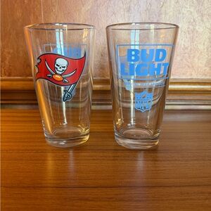 (2) BUD LIGHT 16 Oz. NFL Pint Beer Glasses TAMPA BAY BUCCANEERS NEW